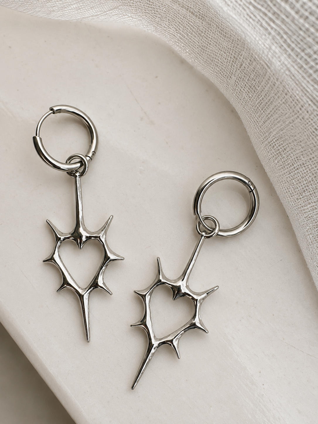 Gothic Heart Drop Earrings Mio Queena