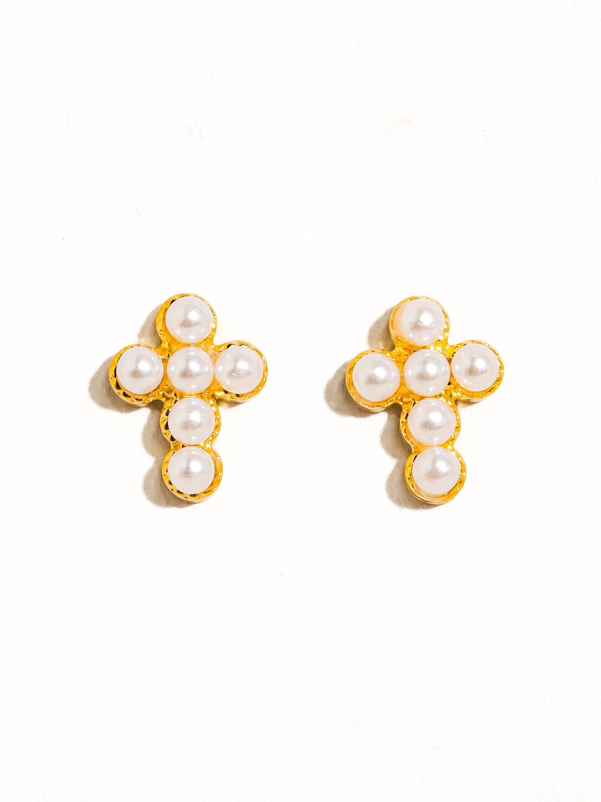 Telo 18K Non-Tarnish Pearl Cross Stud Flânerie by MAIQ