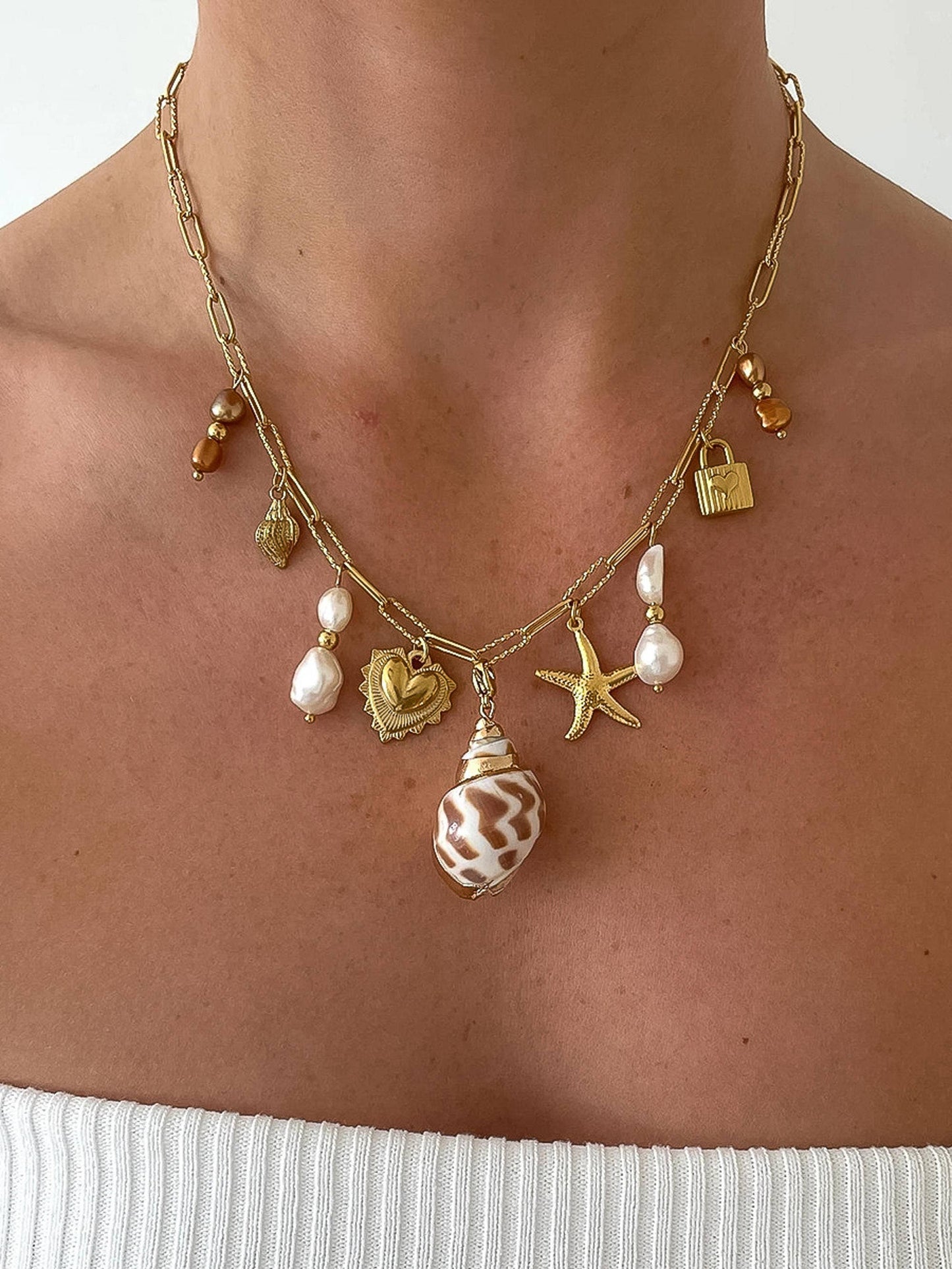 Ophélie 18K Gold Non-Tarnish Shell and Pearl Charm Necklace Flânerie by MAIQ