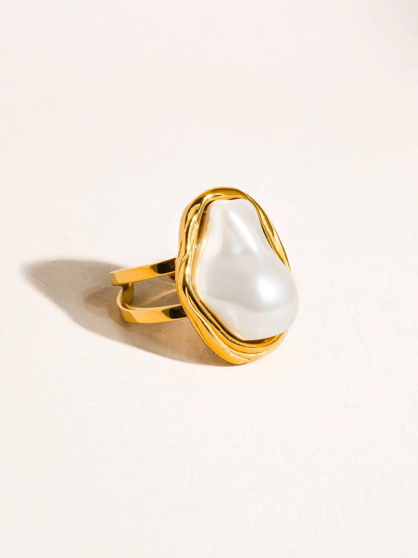 18K Adjustable Classic Pearl Round Ring Flânerie by MAIQ