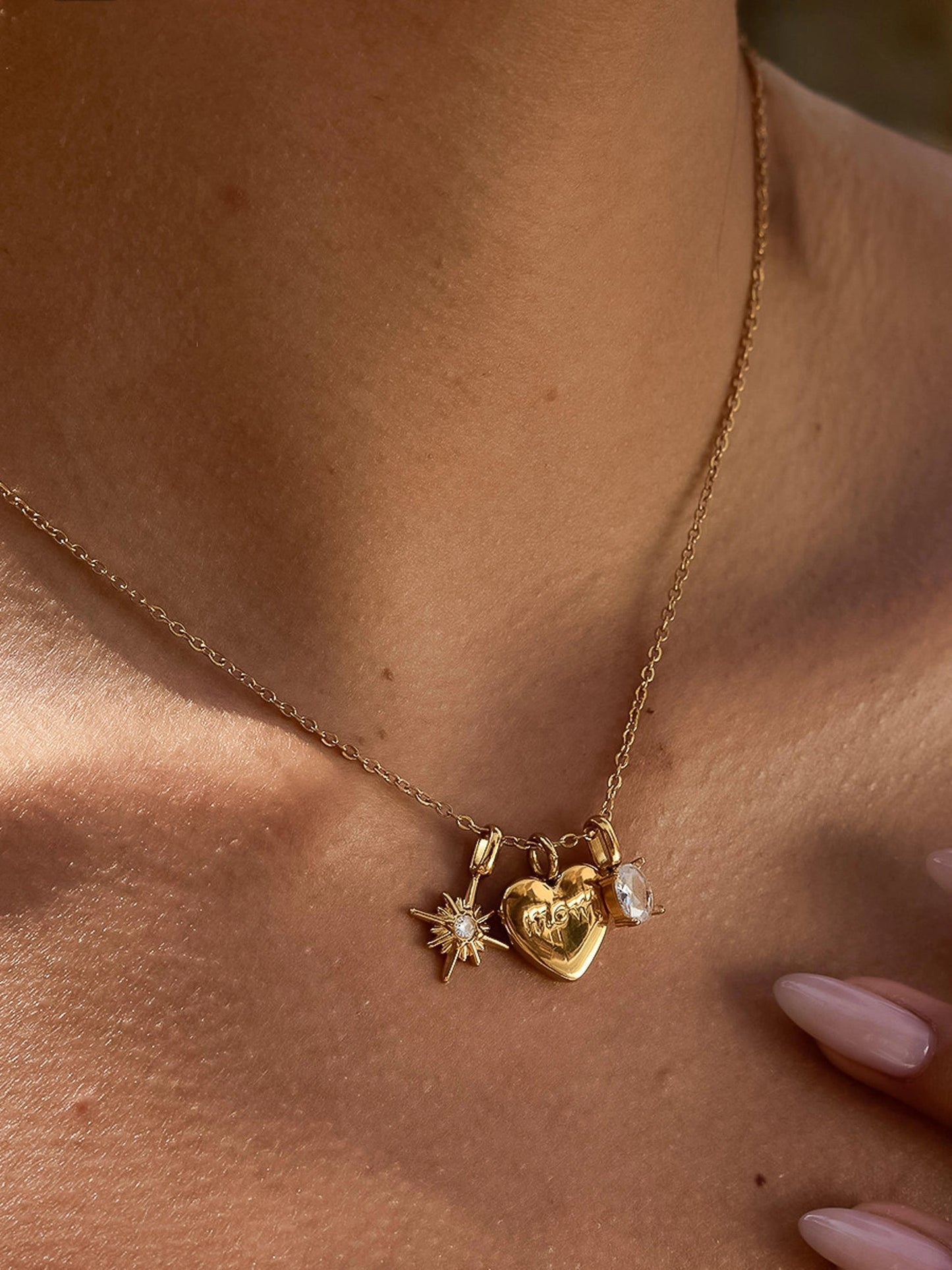 Star & Mom Heart Necklace Mio Queena