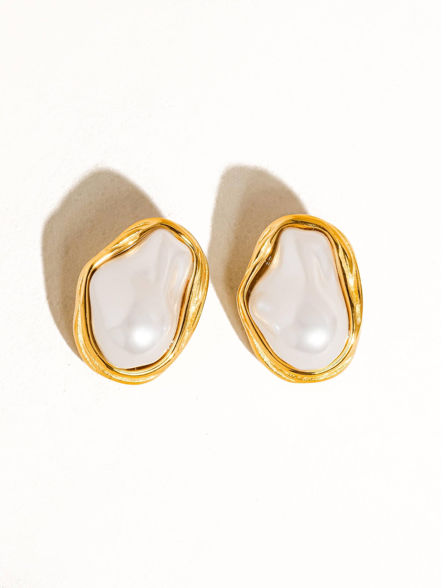 Yasmin 18K Gold Non-Tarnish Classic Pearl Round Earring Flânerie by MAIQ