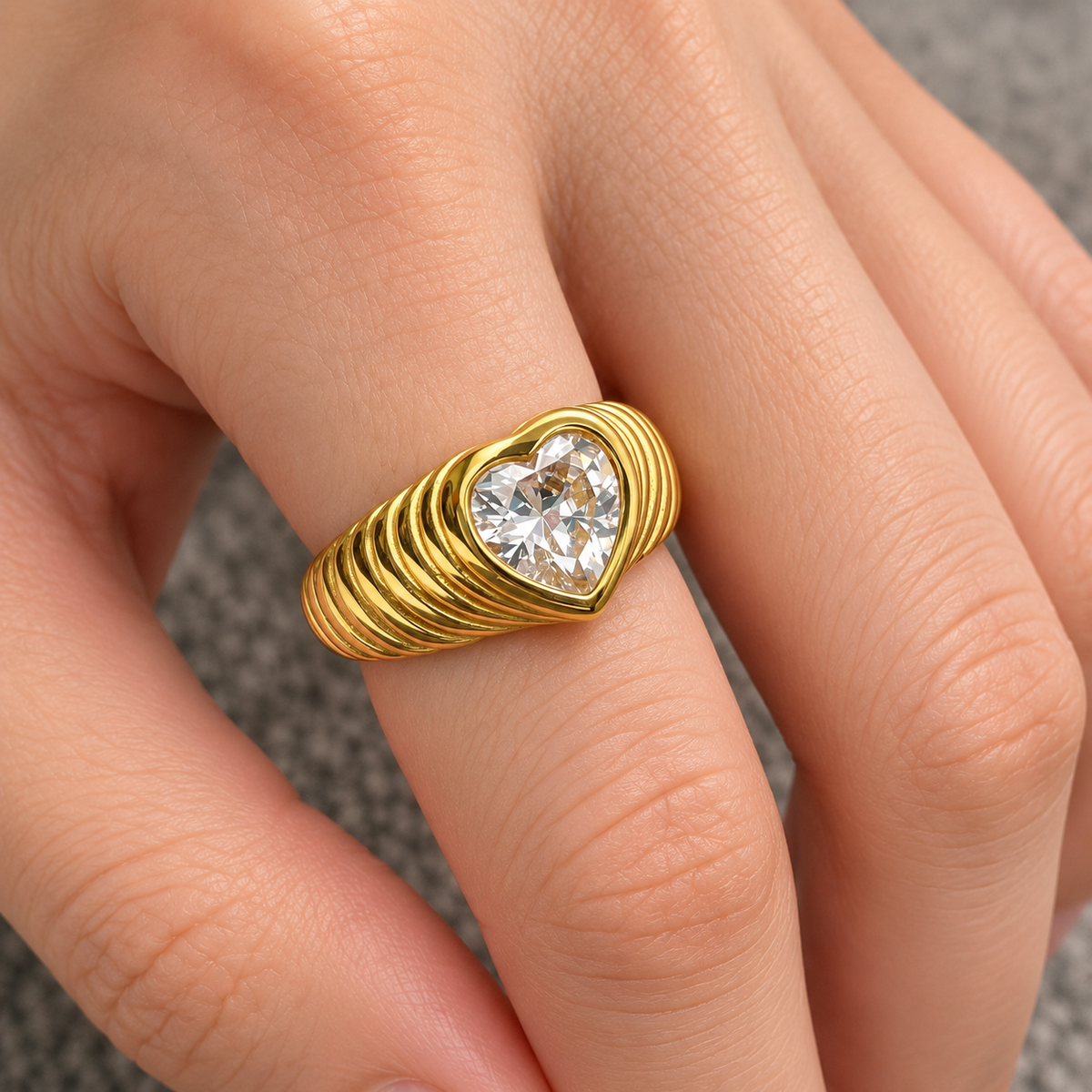 Heart Zircon Ring Mio Queena