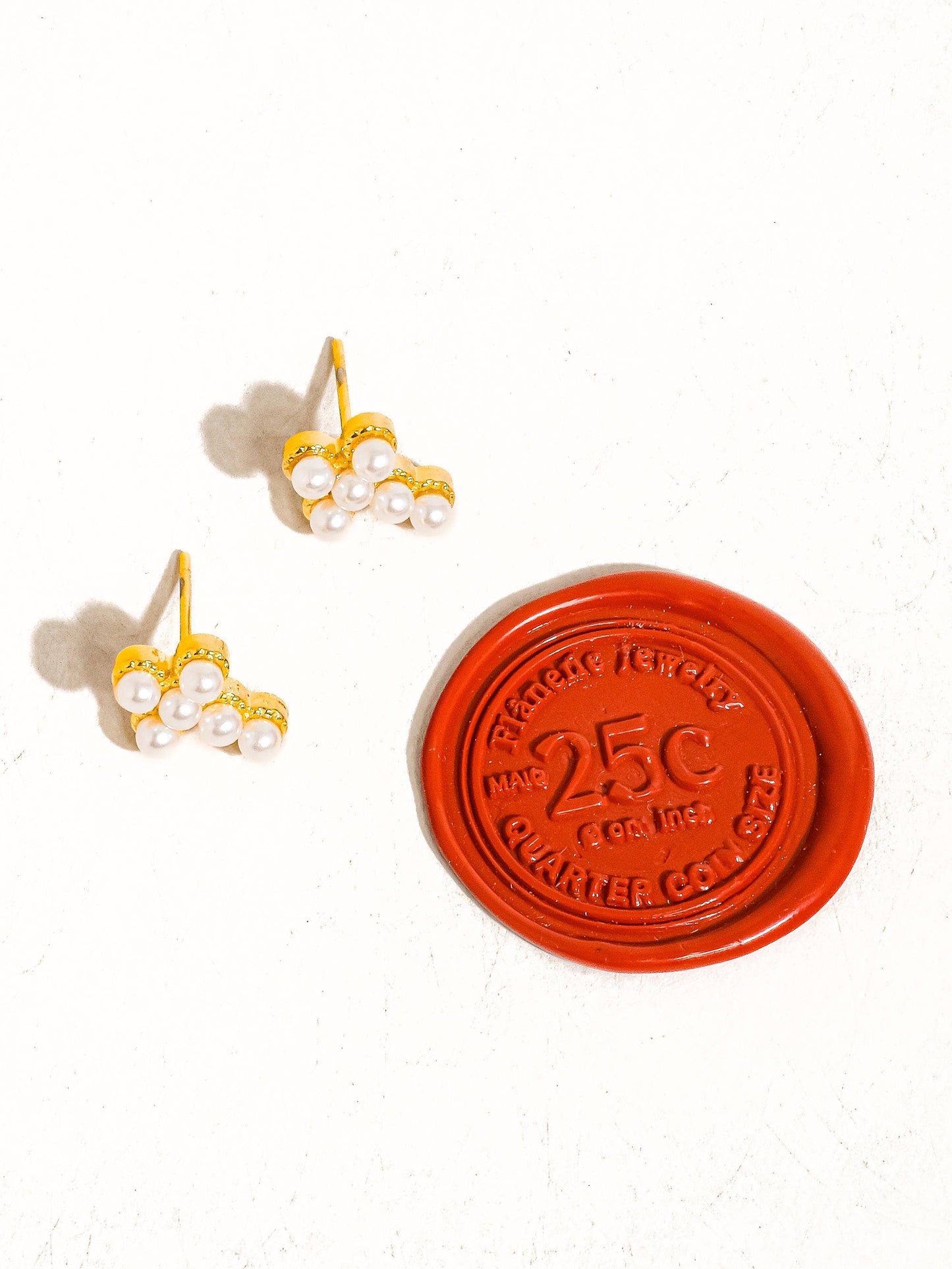Telo 18K Non-Tarnish Pearl Cross Stud Flânerie by MAIQ
