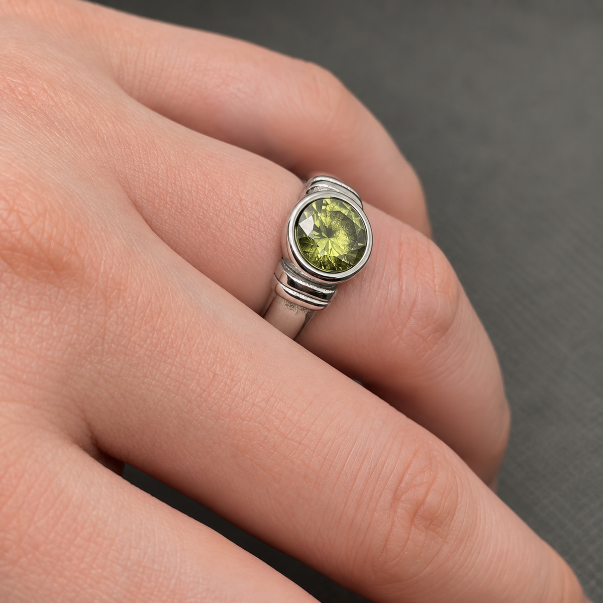 The Olive Signet Ring Mio Queena